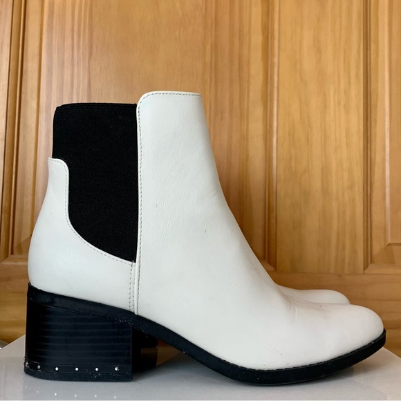 Call it Spring white faux leather Boots, Size 6.5 - Picture 2 of 6